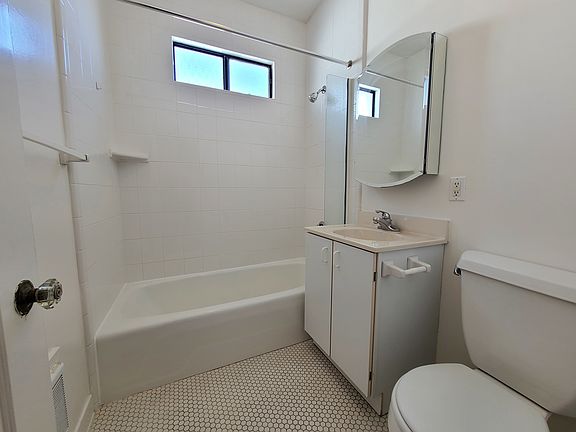 5th image of 3455 Fillmore St APT 306