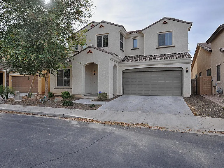 141 W Hackberry Dr — Photo 1