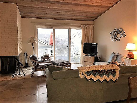 5th image of 418 Santa Monica Dr