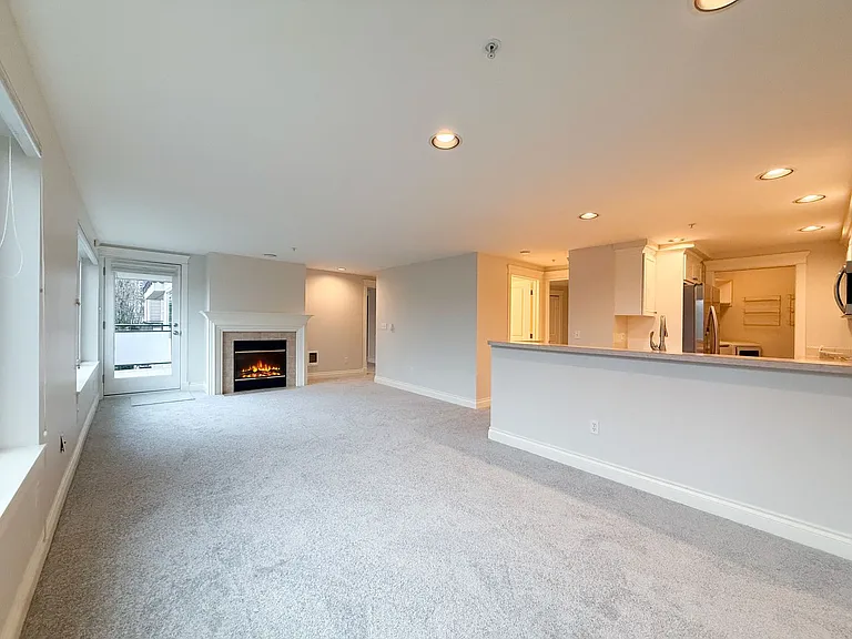 2334 Thorndyke Ave W #202 — Photo 4