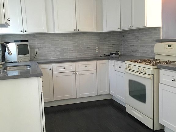 5th image of 15257 Marson St