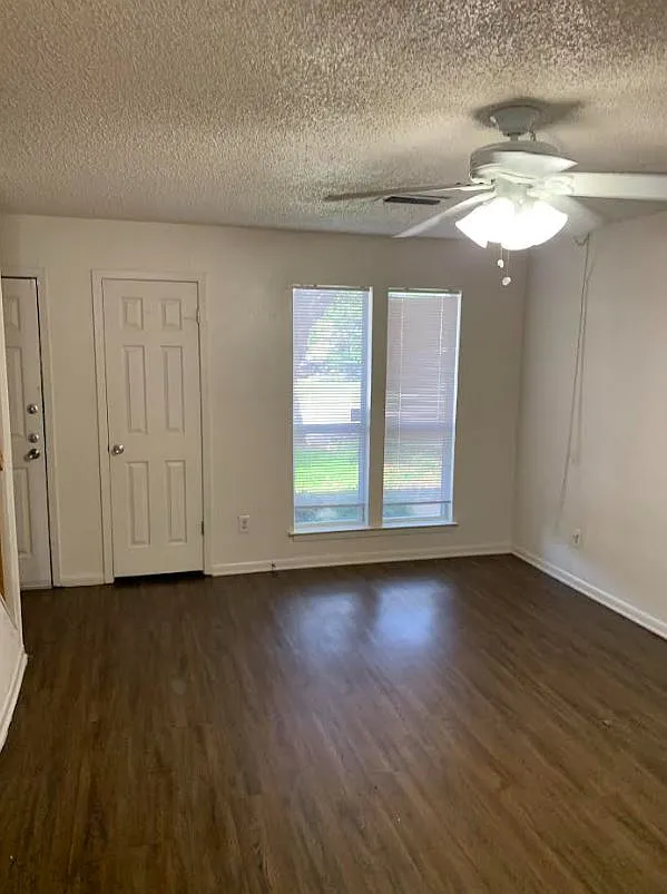 2 bed, 1045 sqft, $995 — Photo 4