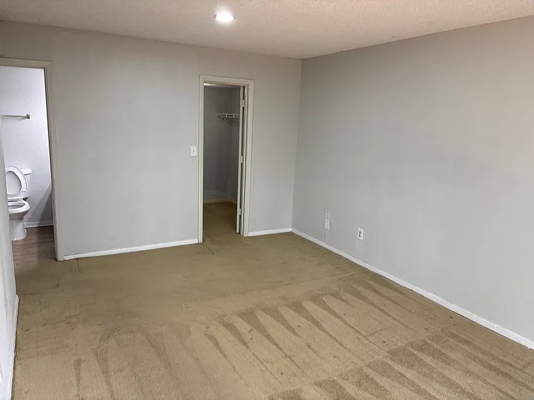 221 Seasons Pkwy #221 — Photo 16