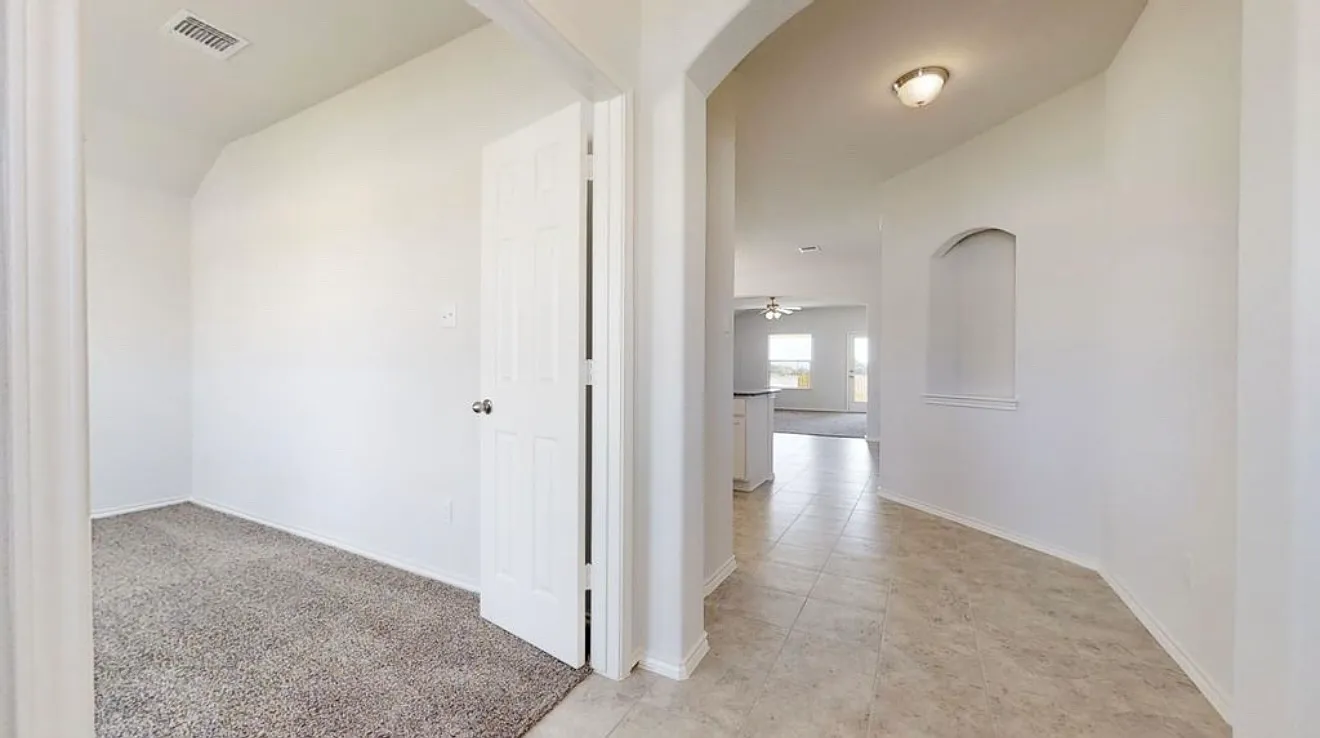 3 bed, 1719 sqft, $2,100 — Photo 1