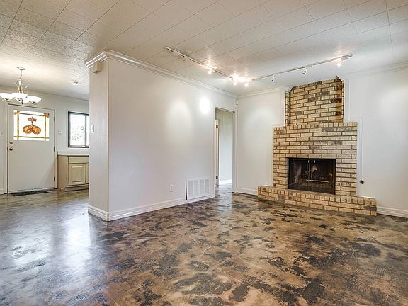 4th image of 327 Pool Dr