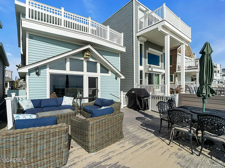 55 Beach Front — Photo 42