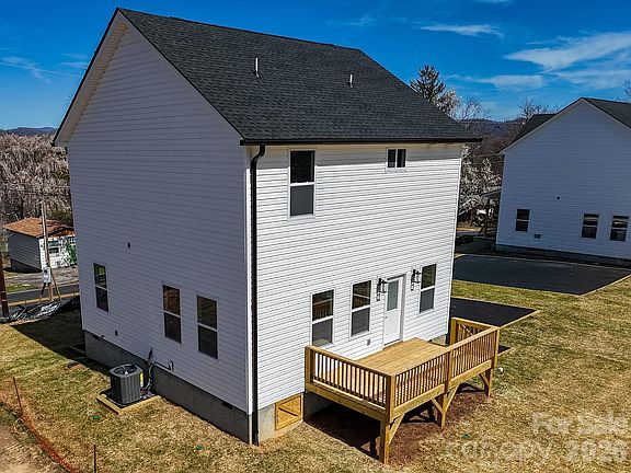 2nd image of 428 Hazel Mill Rd