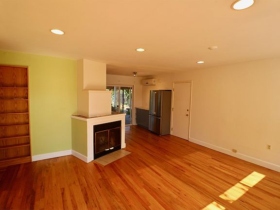 4th image of 4581 Pocahontas Ave
