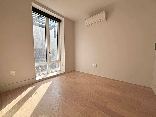 Bedroom, photo 2
