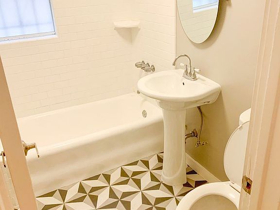 5th image of 530 S Kenmore Ave #9940240