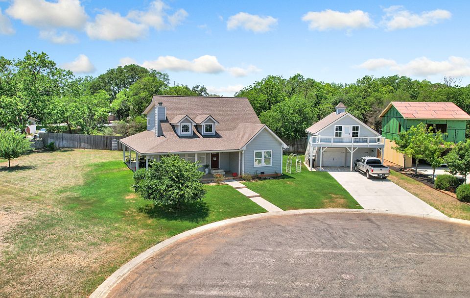 1st image of 903 Hawthorn Ln