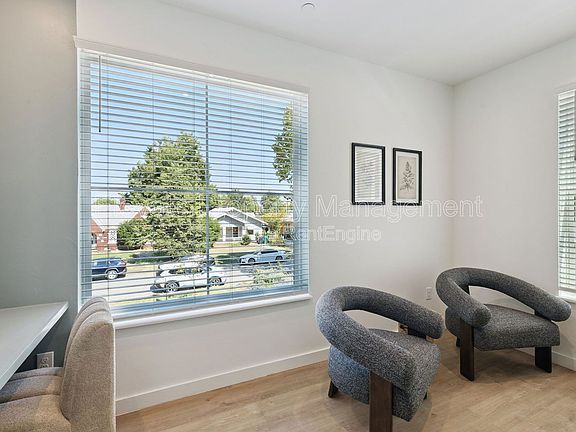 5th image of 1624 NW 17th St #201