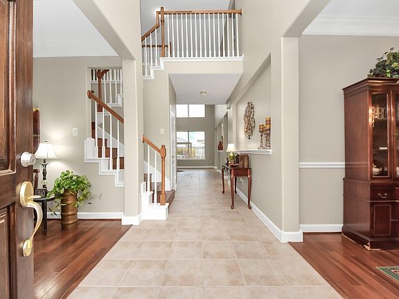 3rd image of 402 Groveton Ridge Ln