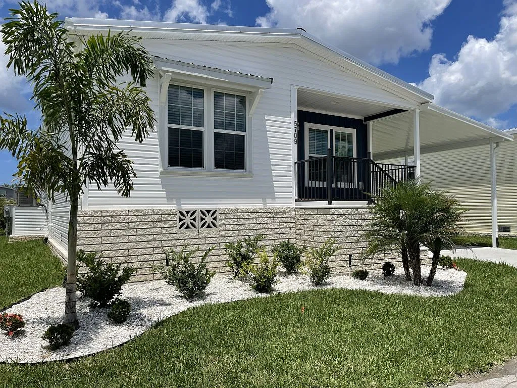 2 bed, 2.0 bath, 1669 sqft, $1,599 — Photo 1