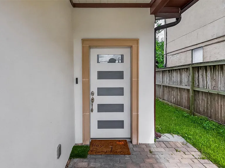 224 N Stiles St — Photo 4