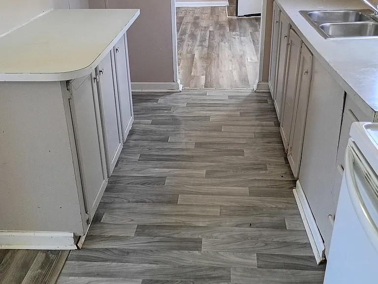 710B S Walnut St — Photo 1