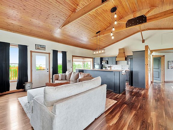 5th image of 300 SE 40th St