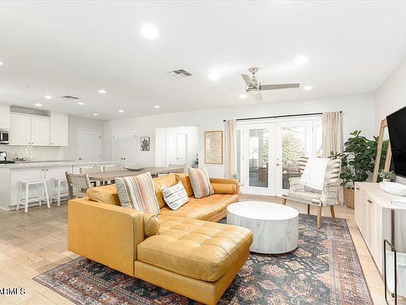 4th image of 5038 E CLARENDON Avenue