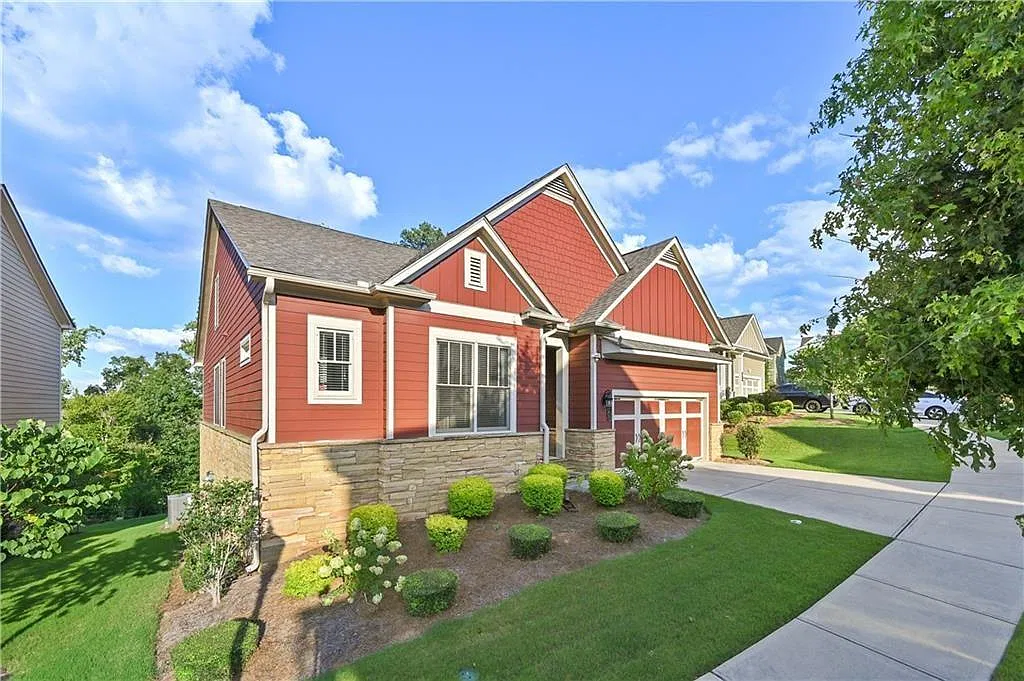 5 bed, 4.5 bath, 2490 sqft, $3,400 — Photo 2