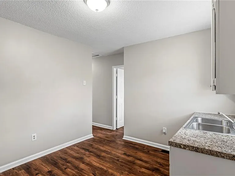 2210 E Market St — Photo 18