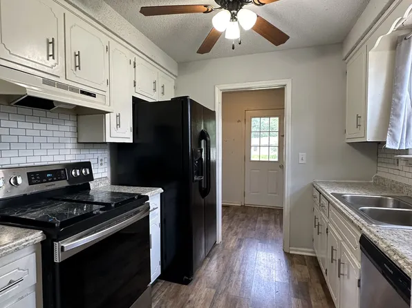587 Anita Dr, Clarksville, TN 37042