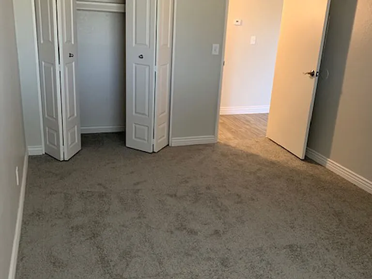 544 Southern Apartments — Photo 47