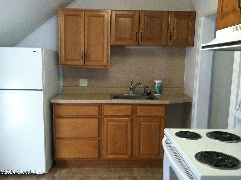 4th image of 20 Hoyt Avenue