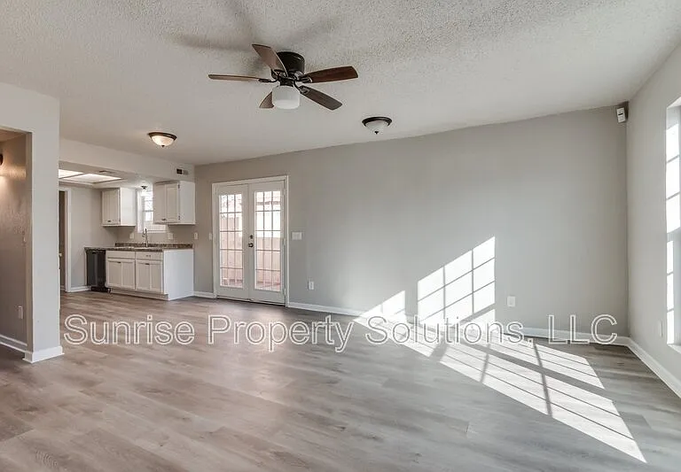 4713 Love Dr — Photo 3