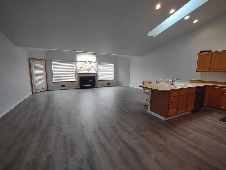 365 Octopus Ave NE — Photo 2