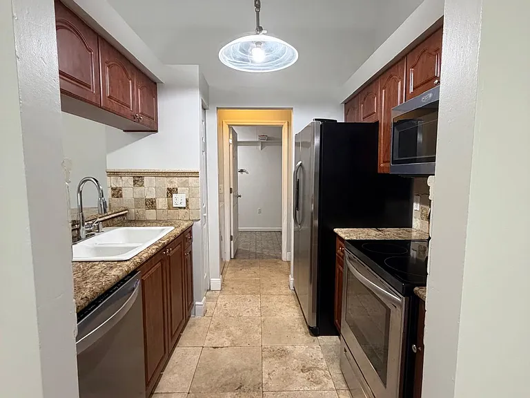 9016 Bana Villa Ct — Photo 8