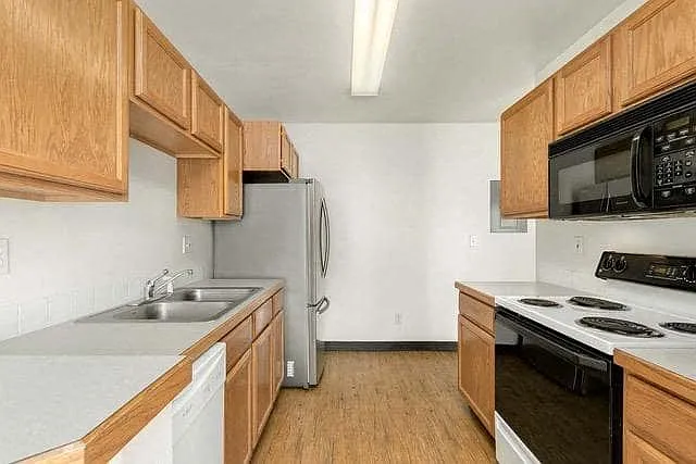 Glenmoor Townhomes — Photo 4