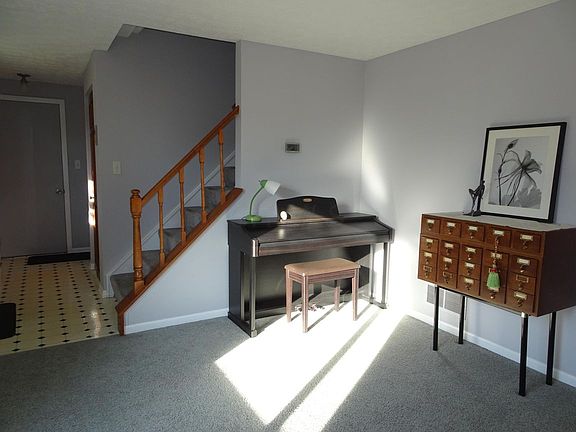3rd image of 8752 Scarsdale Blvd