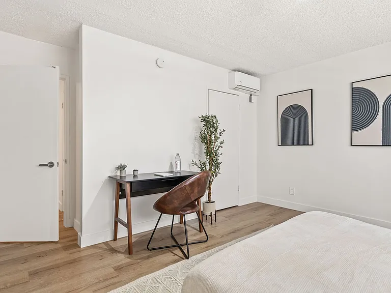 1700 Malcolm Ave — Photo 15