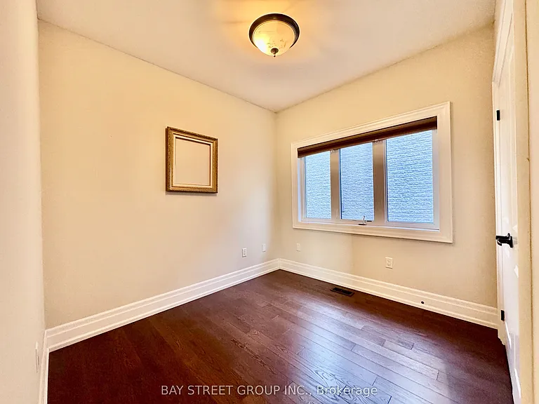 1033 Shaw Dr — Photo 25