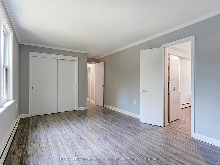 302 Maple Ave #MAIN FLOOR — Photo 20
