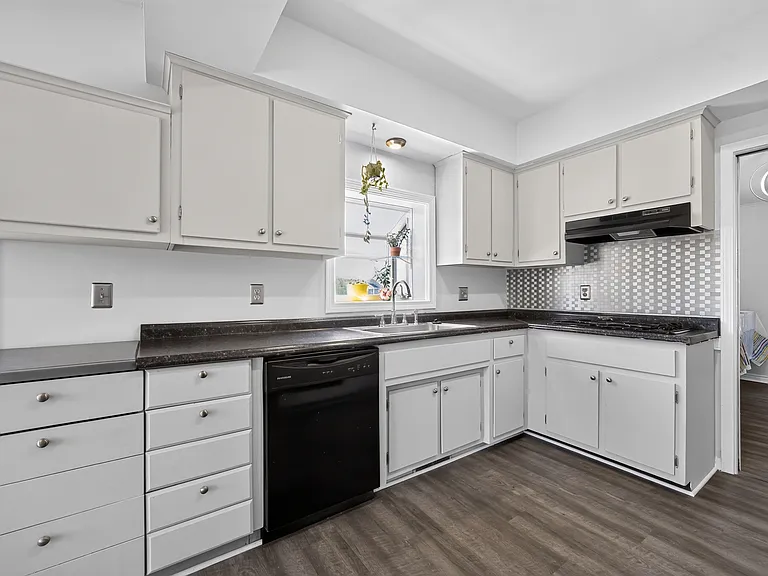 6611 Textile Rd — Photo 25