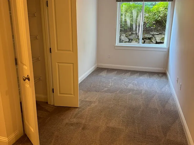 18707 SE Newport Way #111 — Photo 9