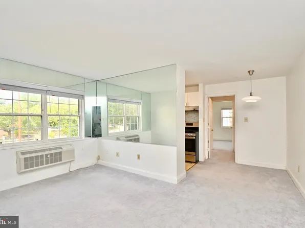 2303 Farrington Ave APT 201, Alexandria, VA 22303