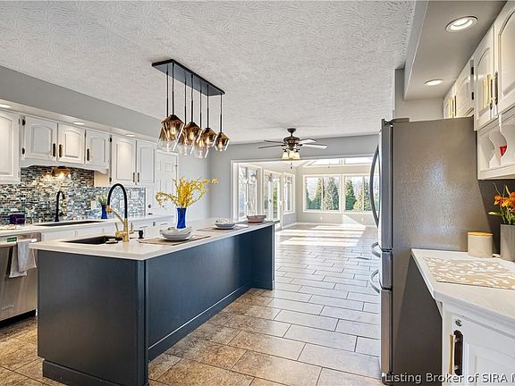 3rd image of 6051 Longview Dr
