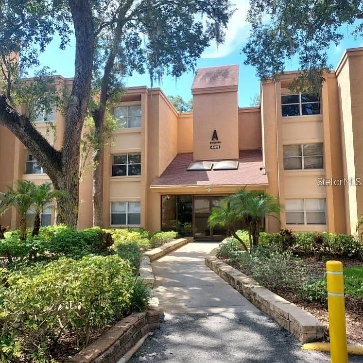 3 bed, 2.0 bath, 1200 sqft, $2,100 — Photo 1