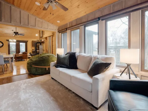 521 Baywood Dr #Id1397963p, Piney Flats, TN 37686