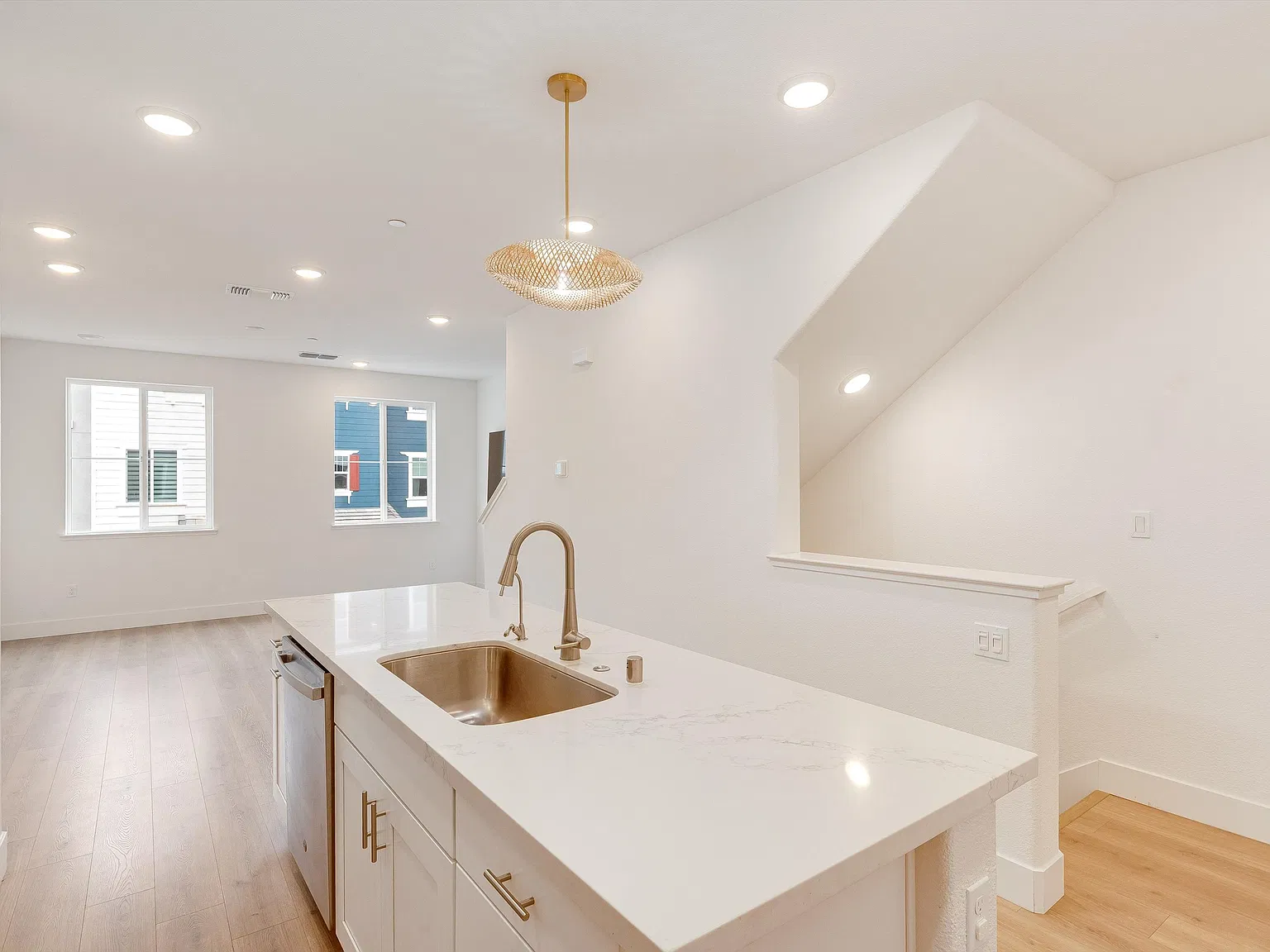 3 bed, 1472 sqft, $3,700 — Photo 2