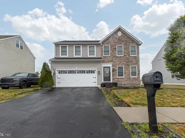 375 Delaware River Dr, Clayton, DE 19938