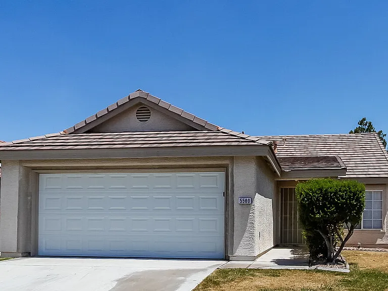 5560 Merriweather Dr — Photo 1