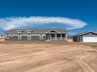 26549 N Falcon Way, Paulden, AZ 86334