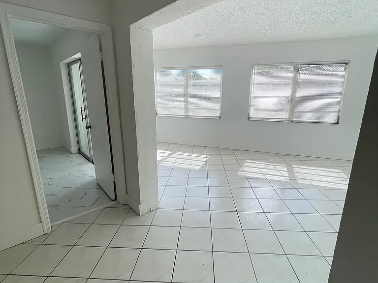 7200 NW 77th St — Photo 11