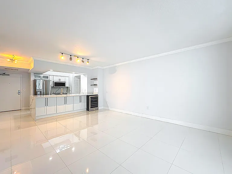 347 N New River Dr E #706 — Photo 18