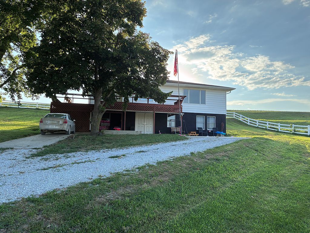 2925 300th Ave - Property Image