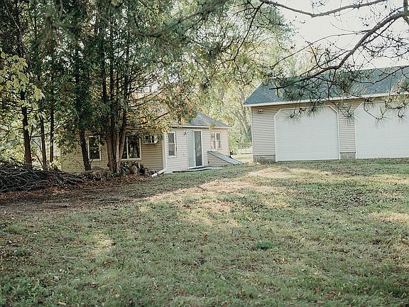 3rd image of 6981 Lakeview Dr