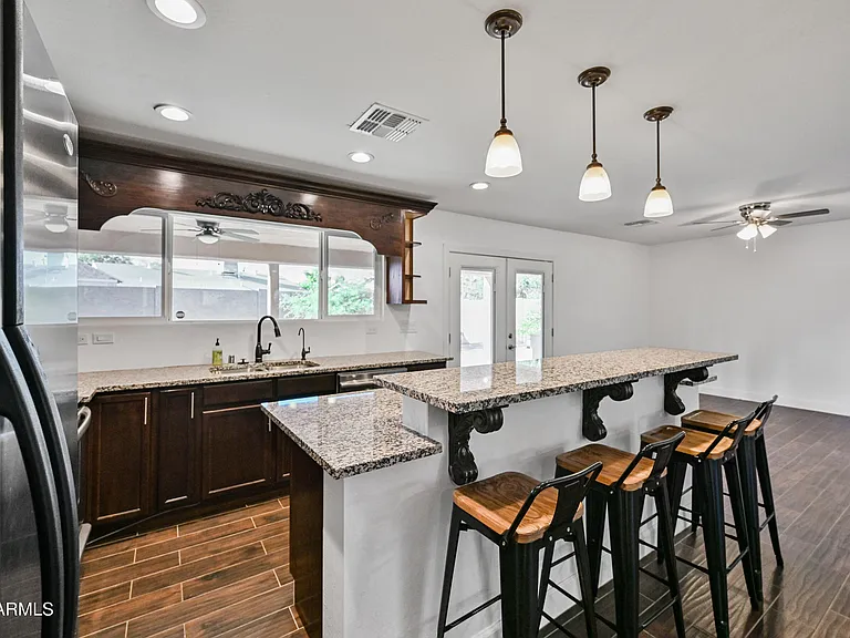 2914 E Michelle Dr — Photo 7